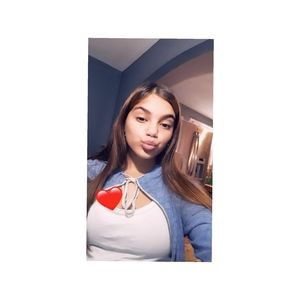 Meet your Posher, Carolina